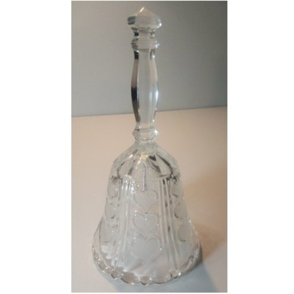 European Collection 24% Lead Crystal Bell - Etched Frosted Hearts - Picture 2 of 5